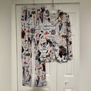 Taylor Swift Meet Me At Midnight Pajamas Set - Size Large